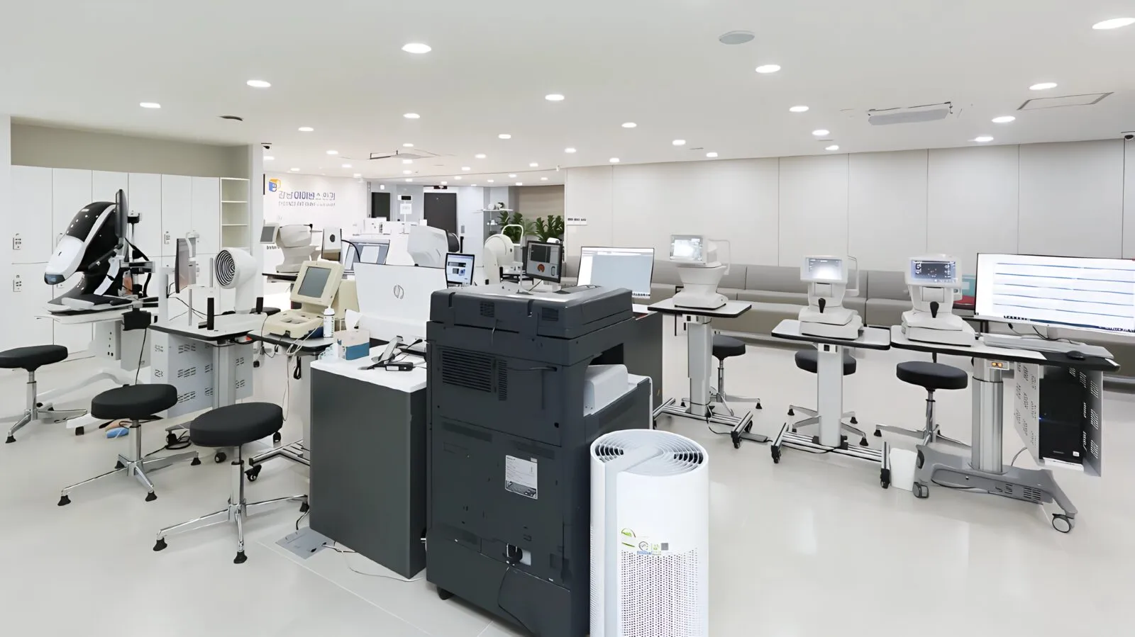 A room at EYEONCE Eye Clinic in Seocho-gu, Seoul
